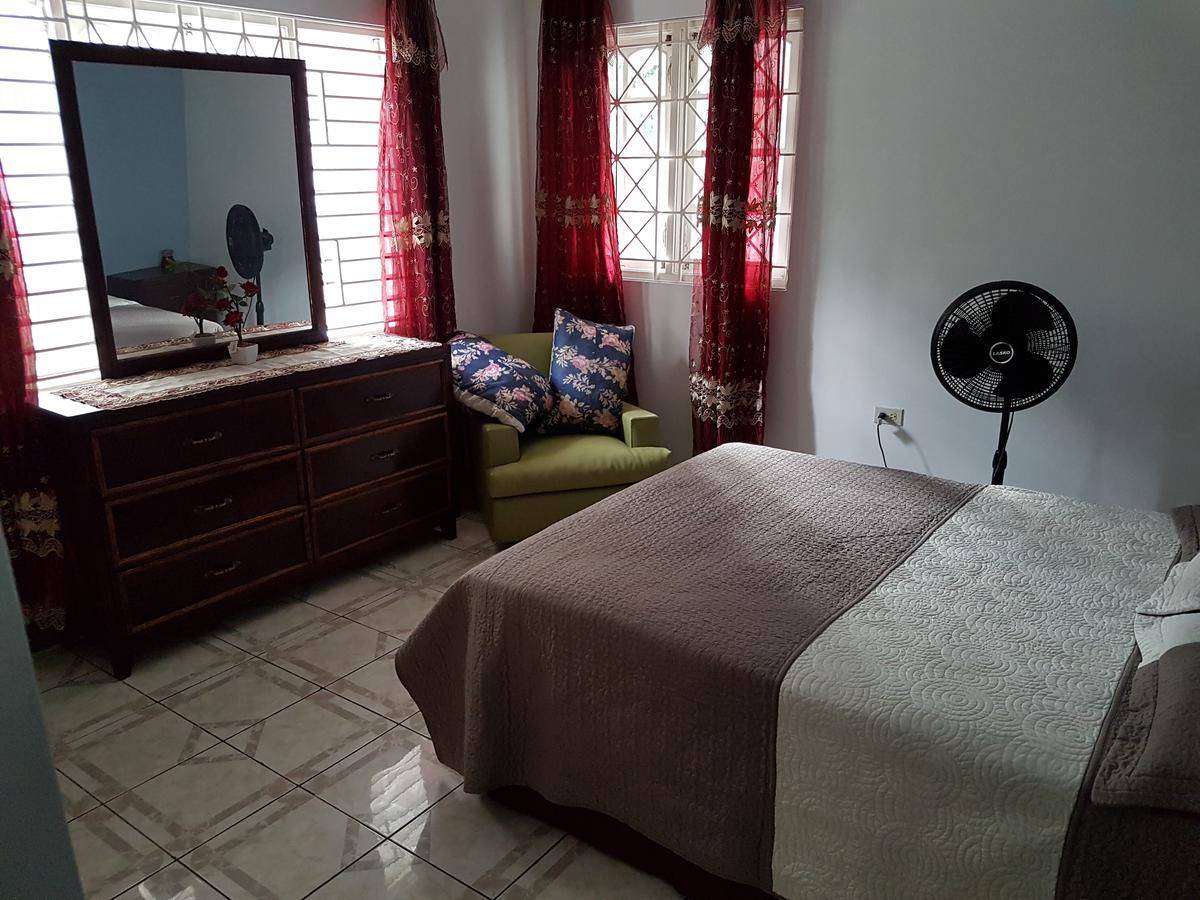 Jus4U-1 The Home Away From Home Villa Ocho Ríos Extérieur photo