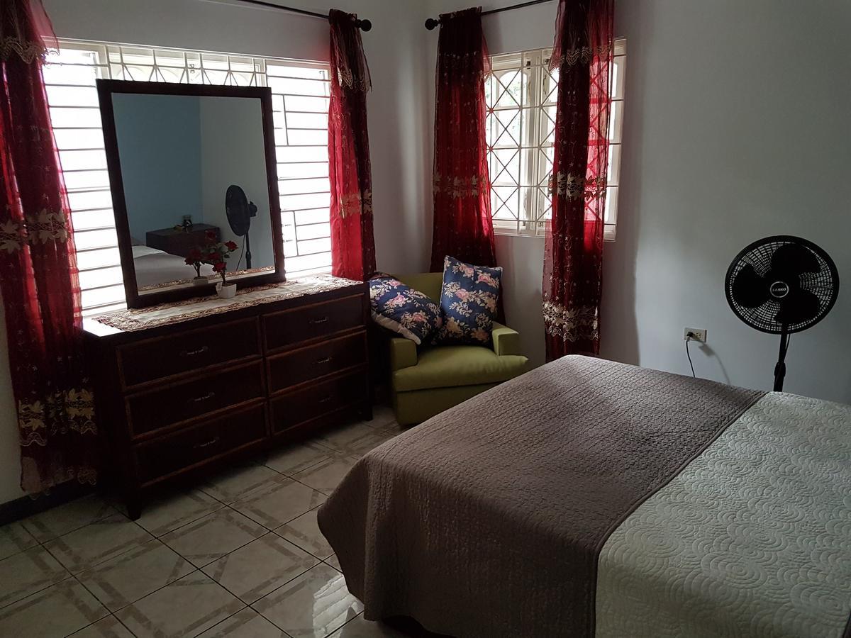 Jus4U-1 The Home Away From Home Villa Ocho Ríos Extérieur photo