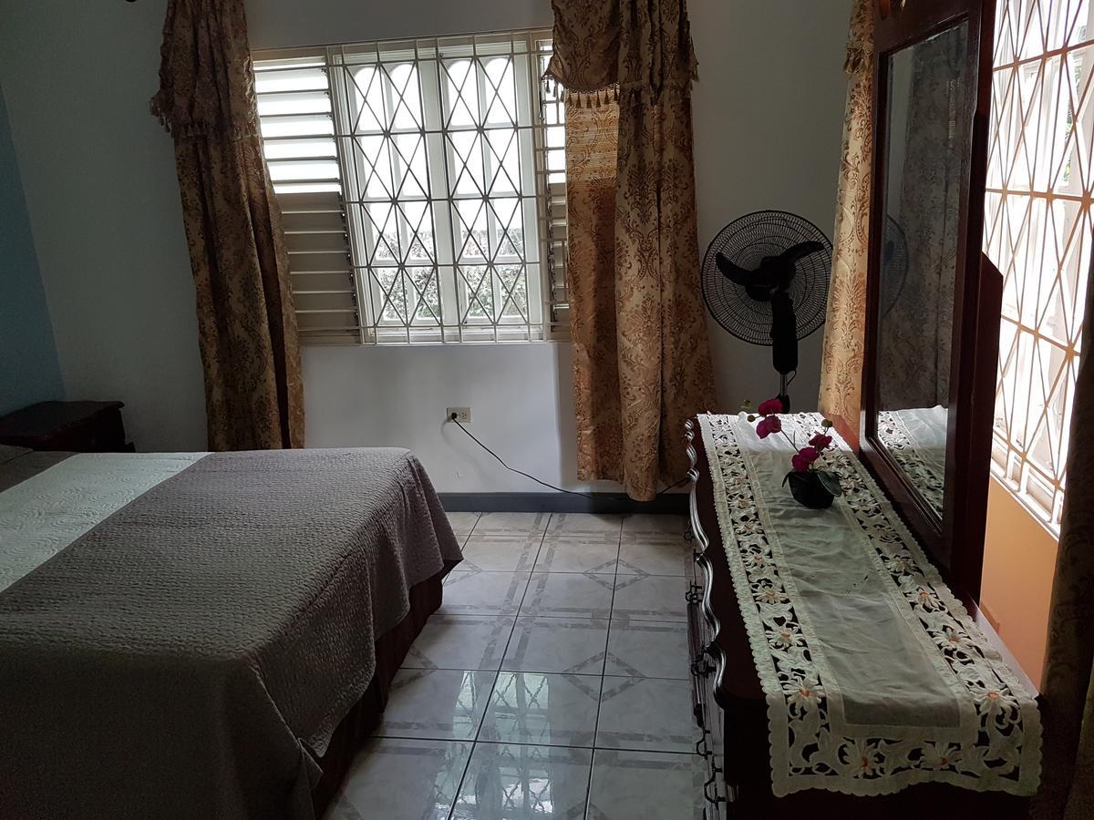 Jus4U-1 The Home Away From Home Villa Ocho Ríos Extérieur photo